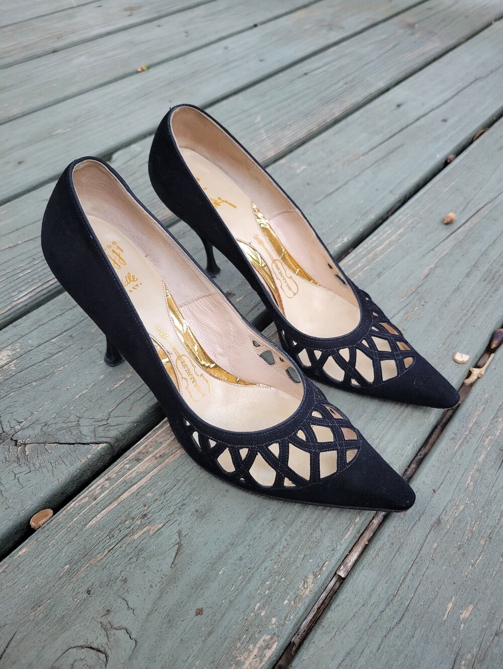 60s Vintage Black Cutout Pointed-Toe Pumps From Sakowitz. Elegant Women's Heels